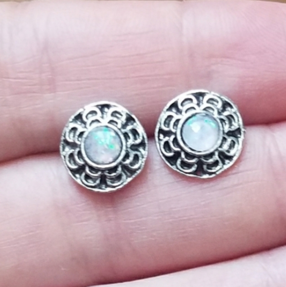 NWOT White Triplet Opal Flower Stud Earrings - Picture 3 of 9